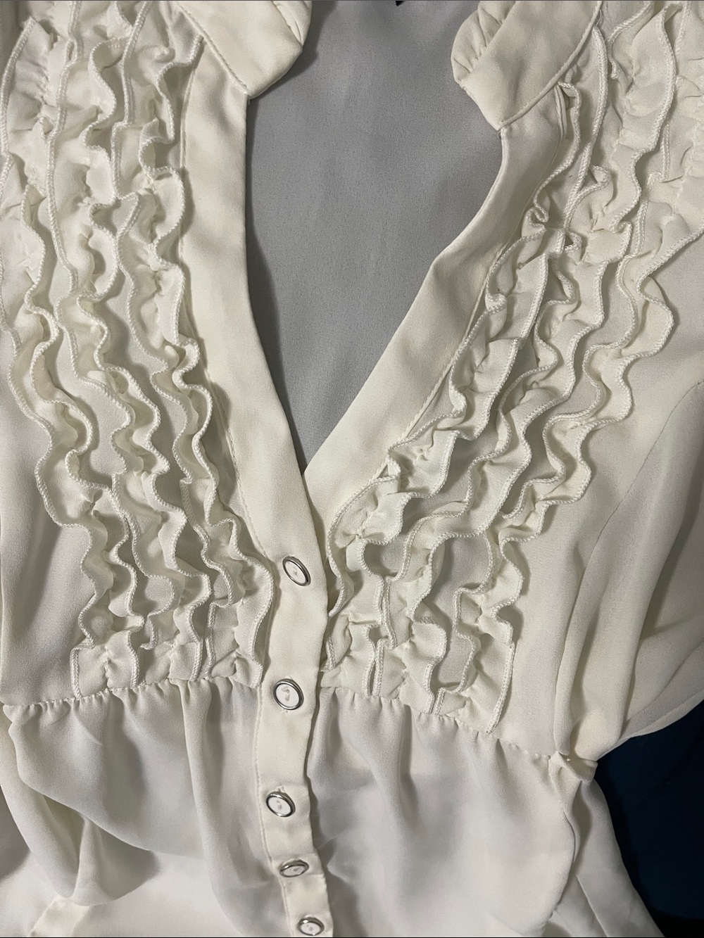 Women's Cream Ruffle-Front Button Blouse - Picture 4 of 5